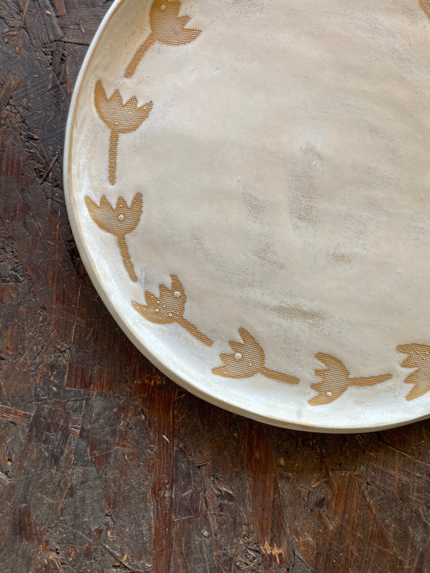 Piatto Levante bianco, con tulipani