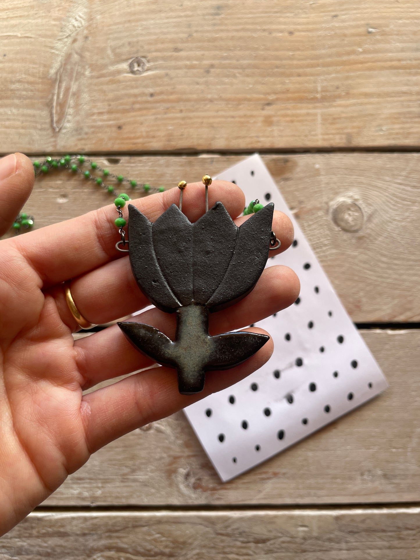 Collana papavero nero porcellana