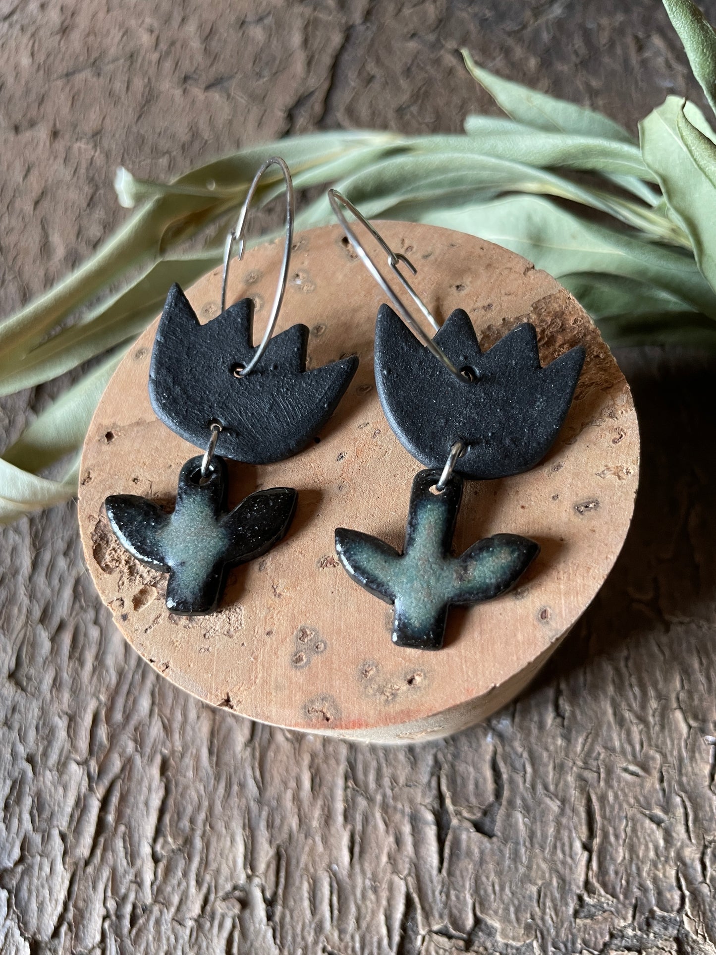 Orecchini tulip in porcellana, in nero.