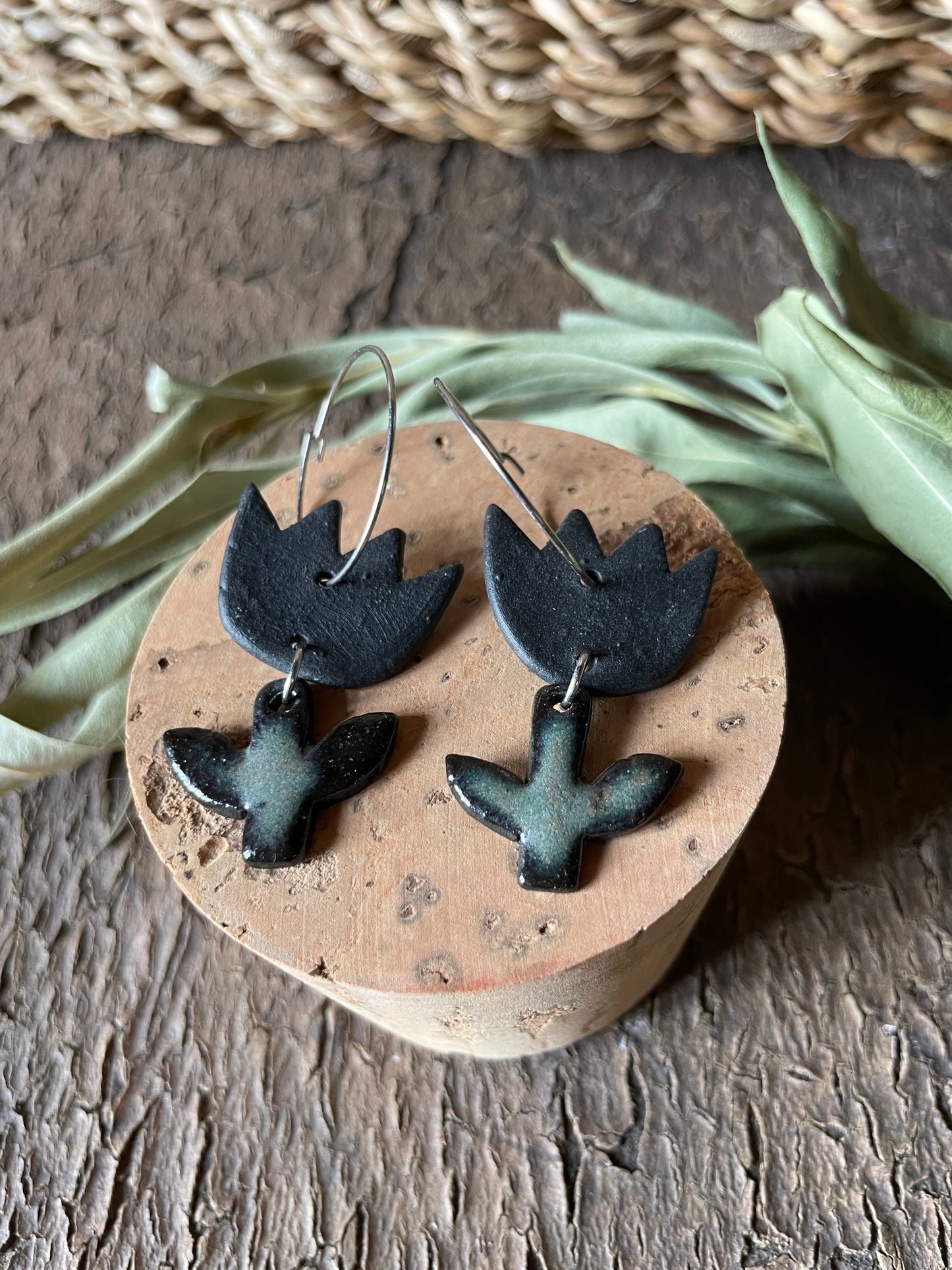 Orecchini tulip in porcellana, in nero.