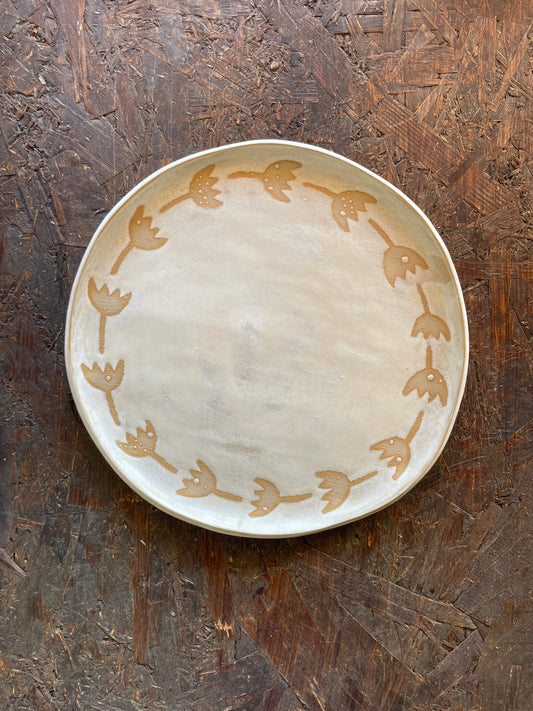 Piatto Levante bianco, con tulipani