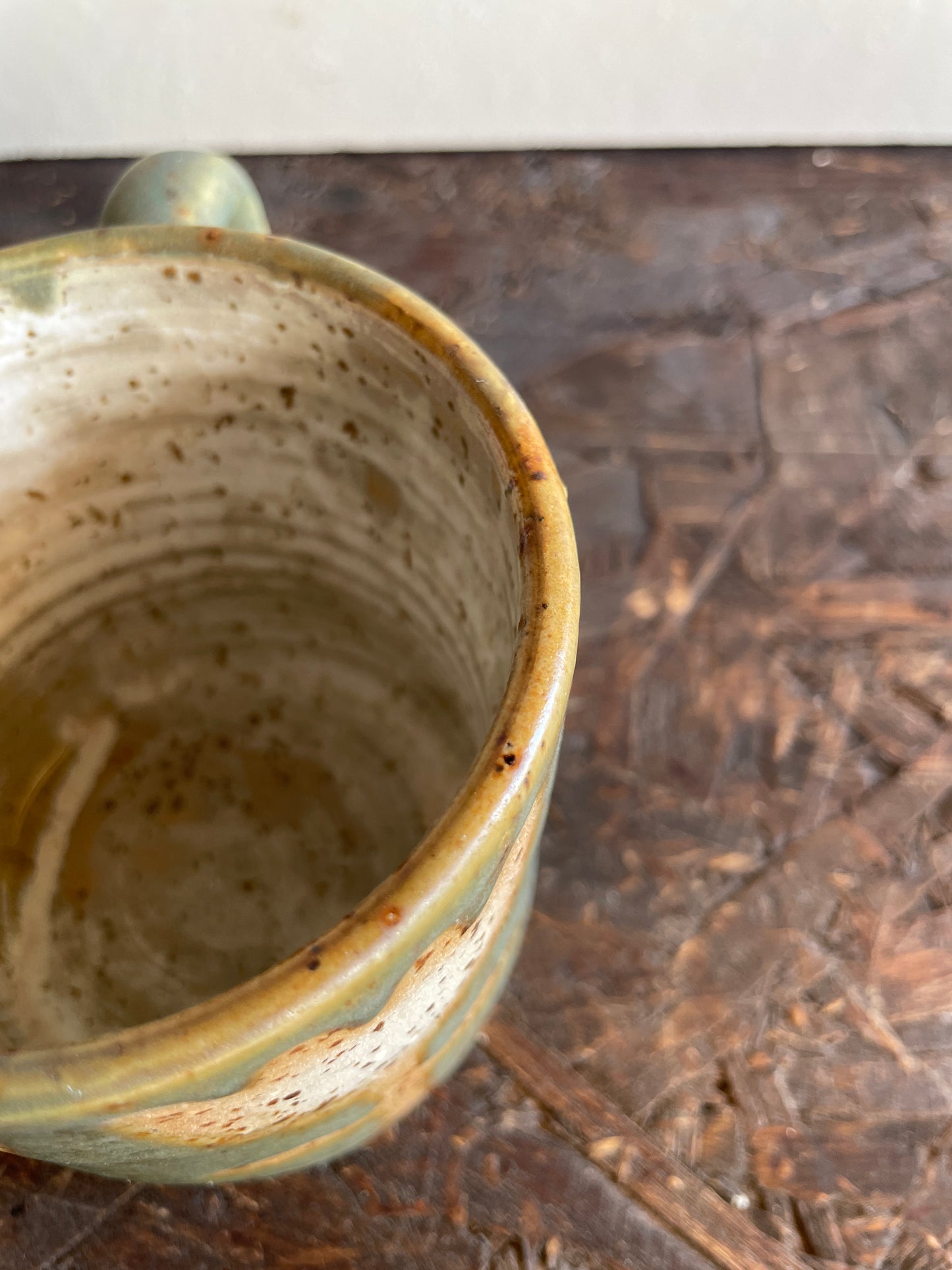 Mug Levante in verde, vestita di tulipani