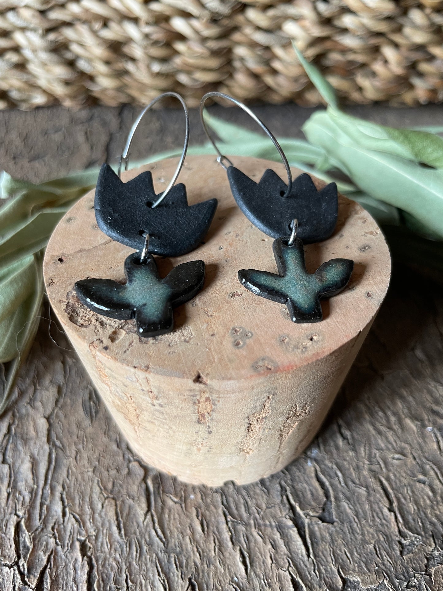 Orecchini tulip in porcellana, in nero.