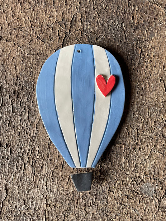Mongolfiera (molto)grande righe azzurre e cuore