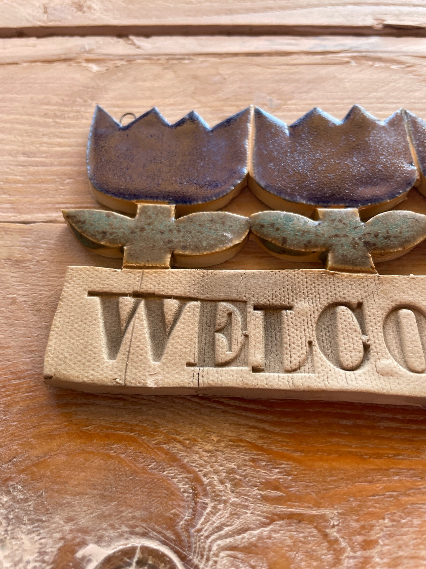 Targhetta “Welcome” con tulipani blu