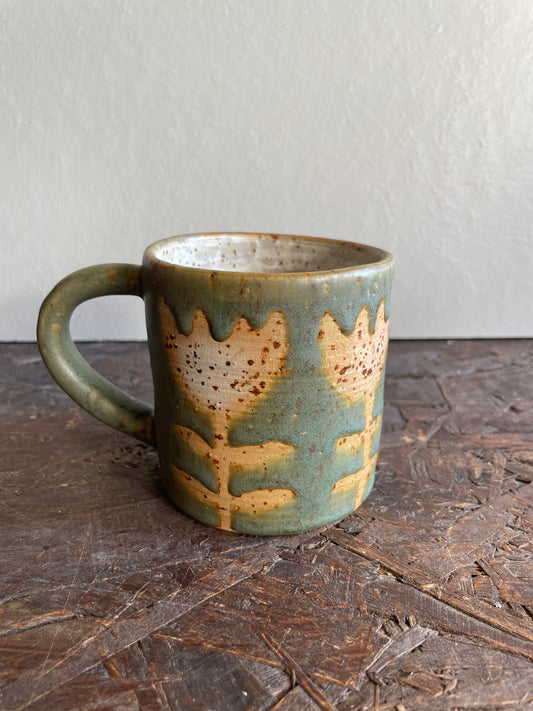 Mug Levante in verde, vestita di tulipani