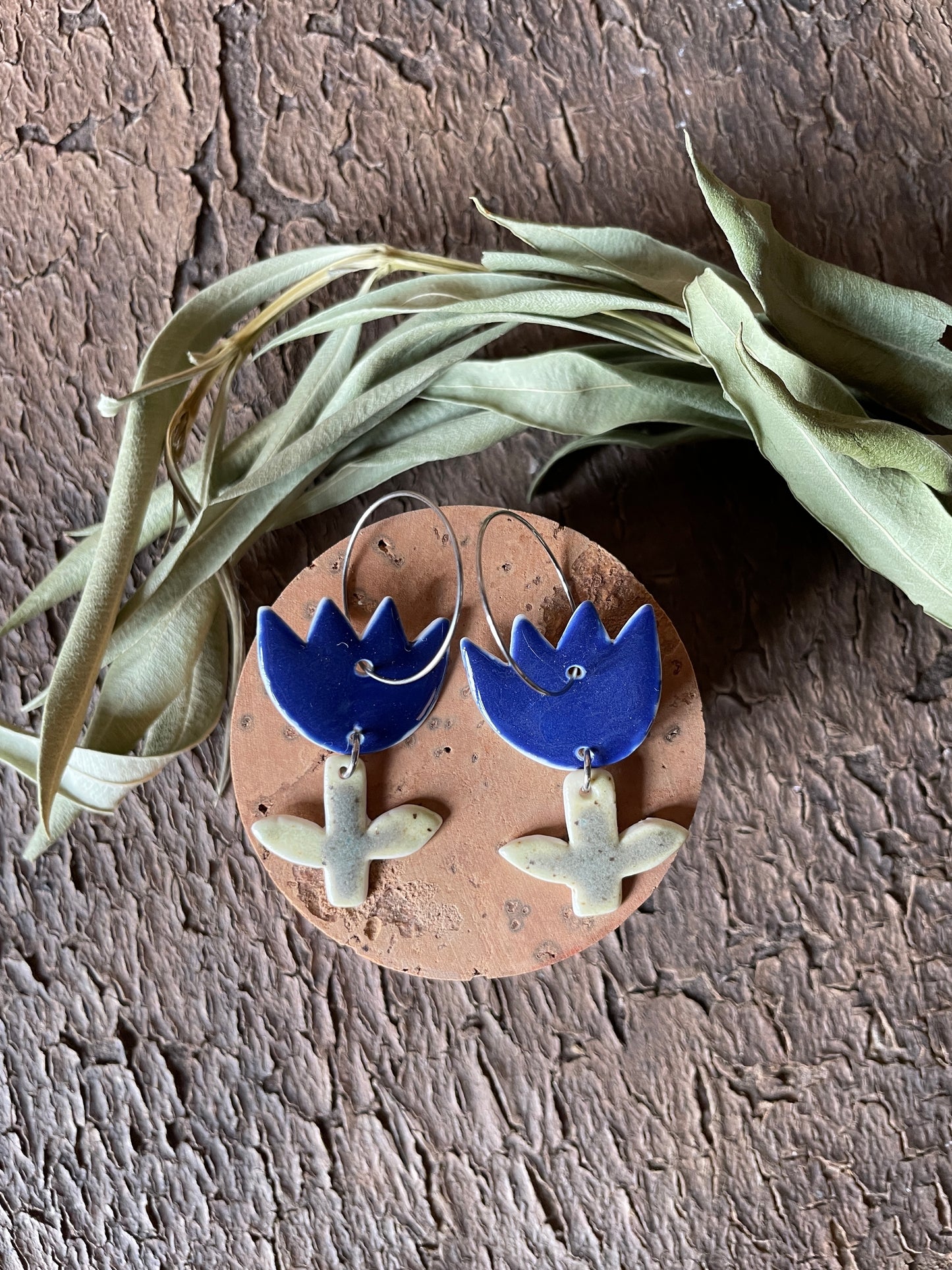 Orecchini tulip in porcellana, in blu.