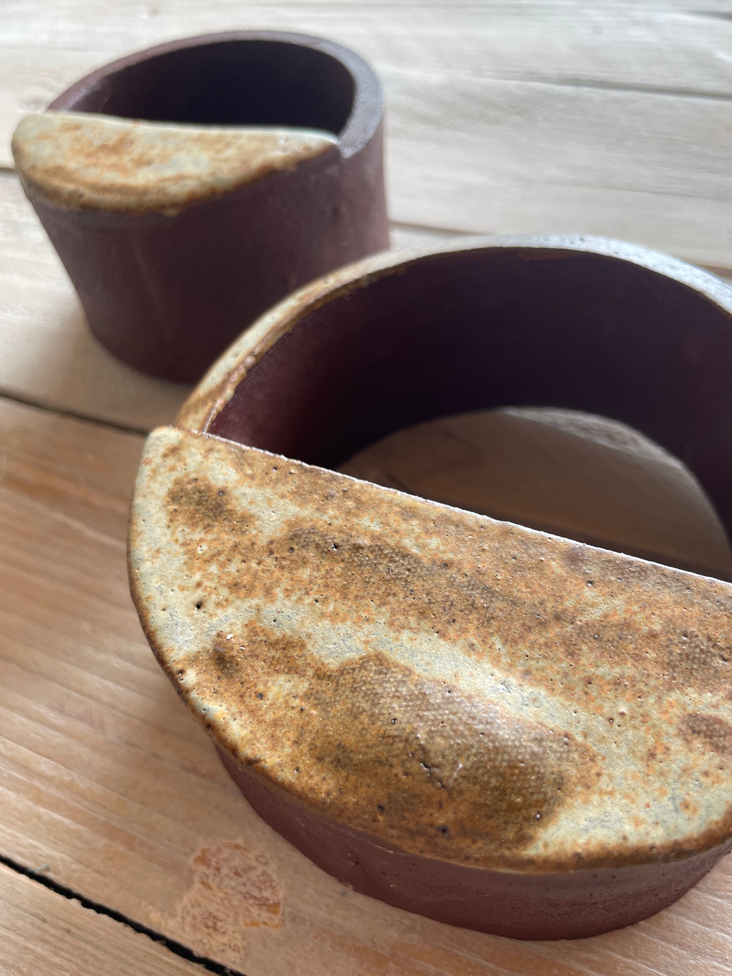 Set portapiantine in grés cioccolato