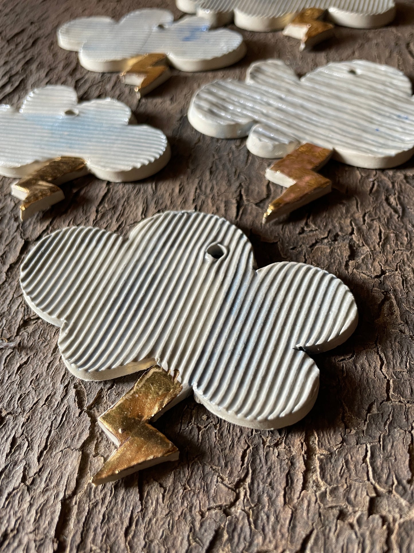 Nuvoletta con fulmine oro