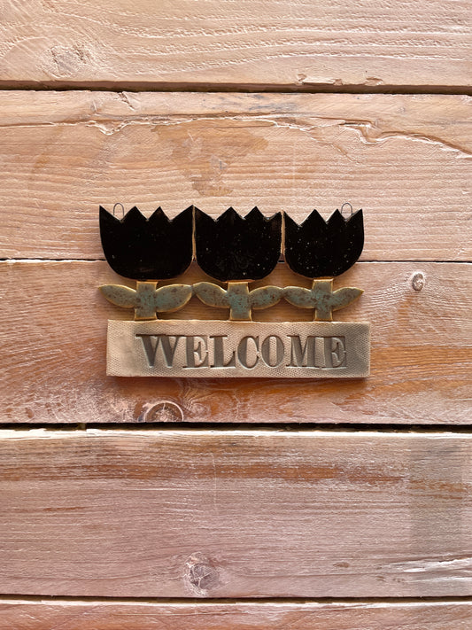 Targhetta “Welcome” con tulipani neri