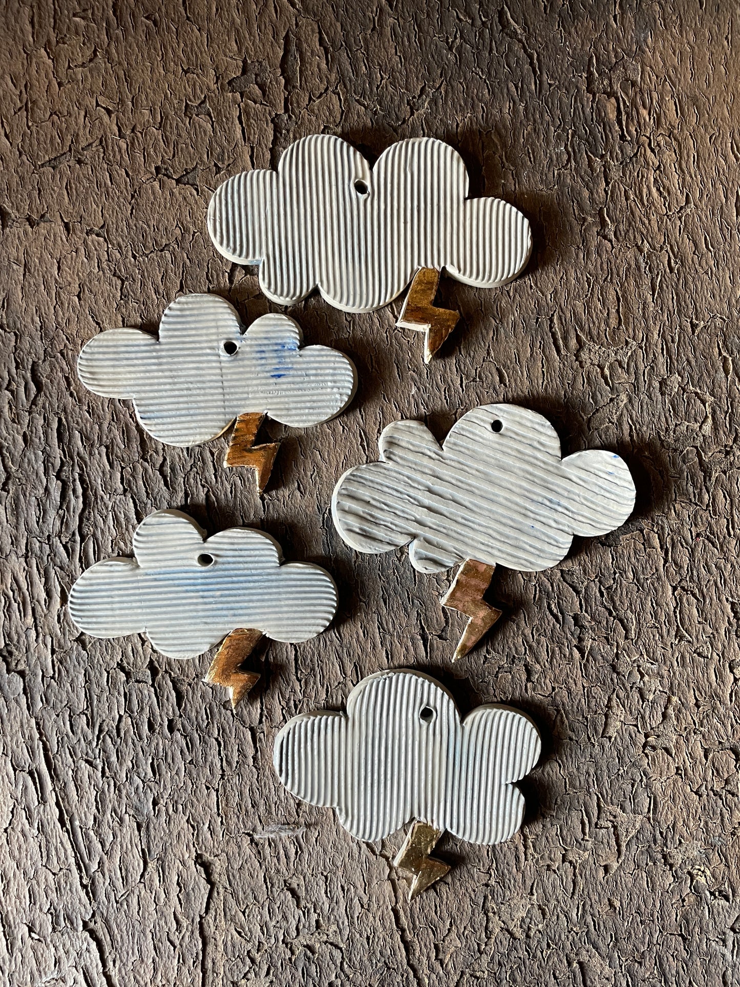 Nuvoletta con fulmine oro