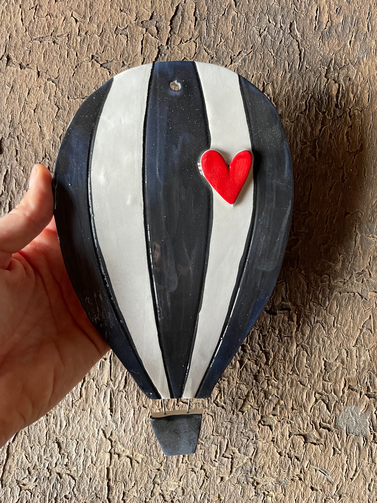 Mongolfiera (molto)grande righe nere e cuore