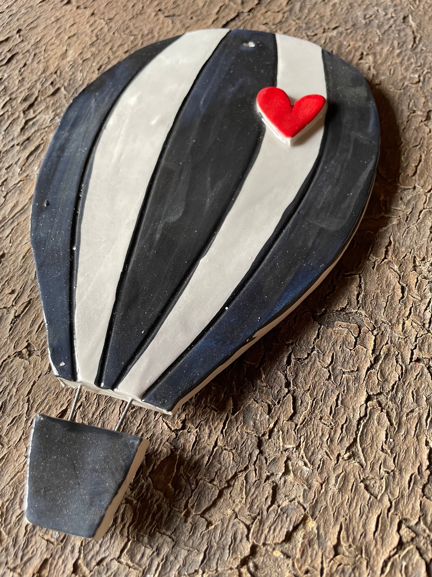 Mongolfiera (molto)grande righe nere e cuore