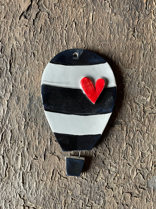 Mongolfiera media righe orizzontali e cuore