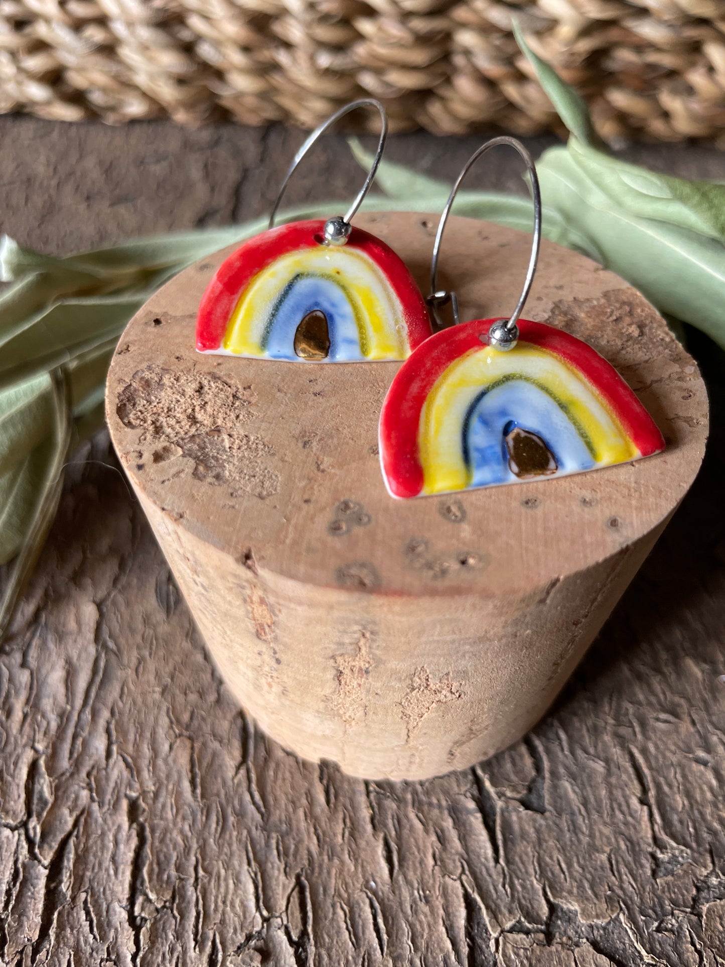 Orecchini pendenti arcobaleno in porcellana, con oro