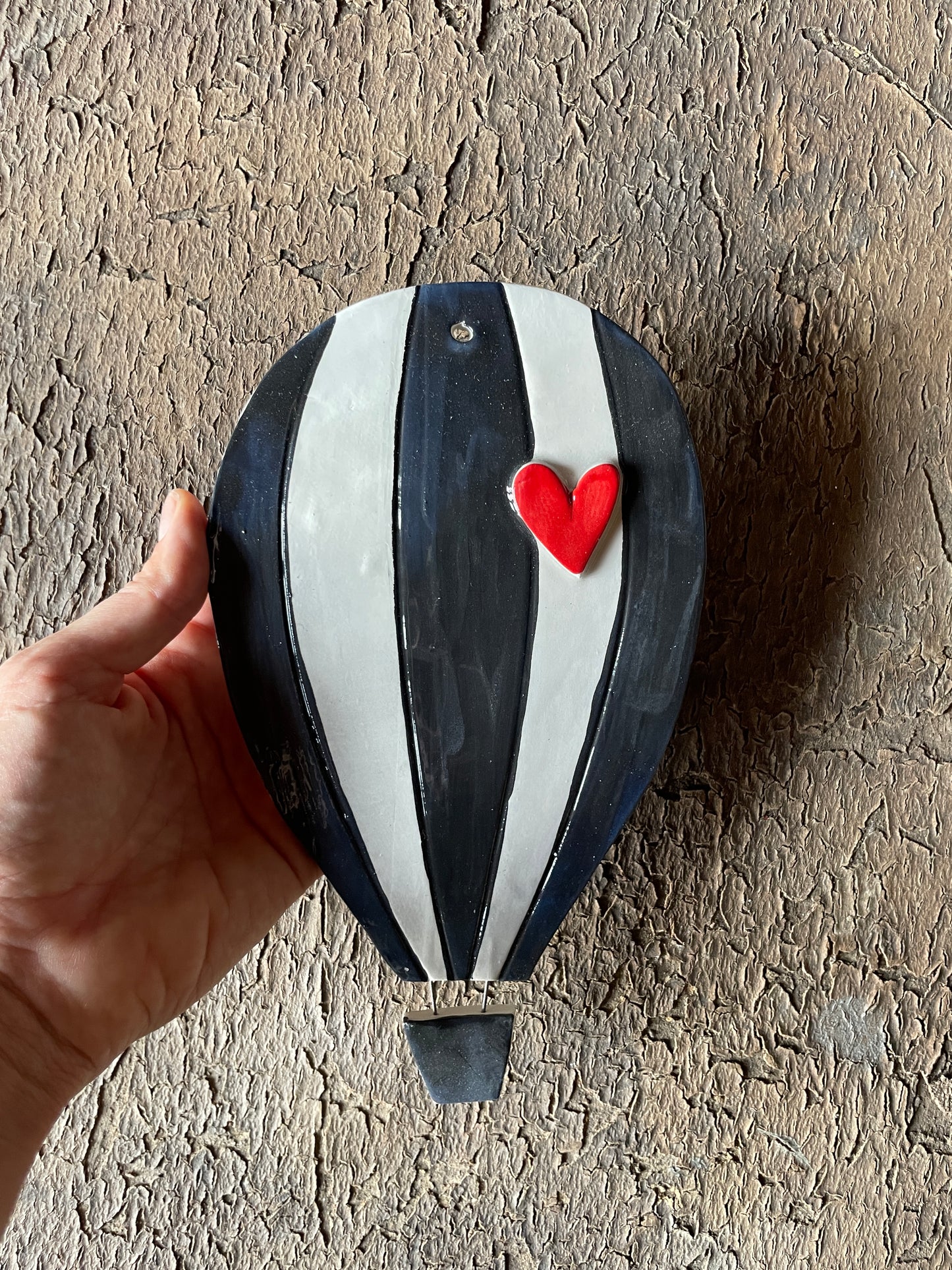 Mongolfiera (molto)grande righe nere e cuore