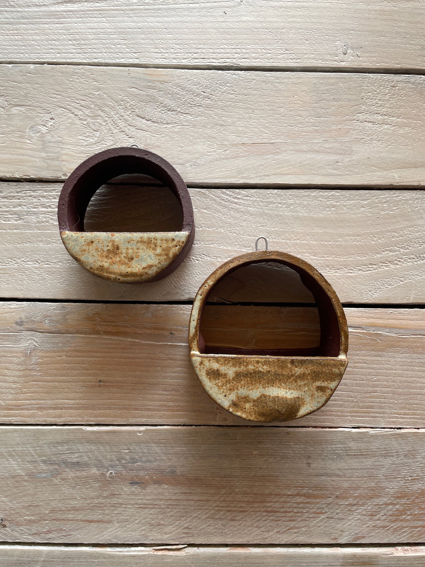 Set portapiantine in grés cioccolato