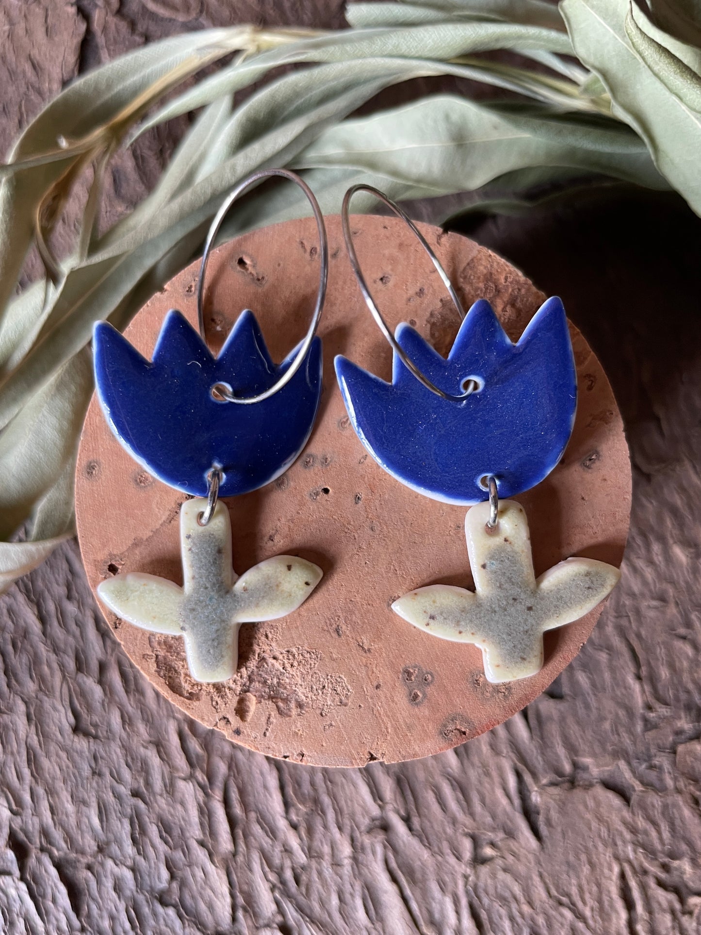 Orecchini tulip in porcellana, in blu.