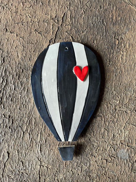 Mongolfiera (molto)grande righe nere e cuore