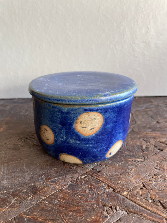 Zuccheriera Levante in blu, vestita di pois