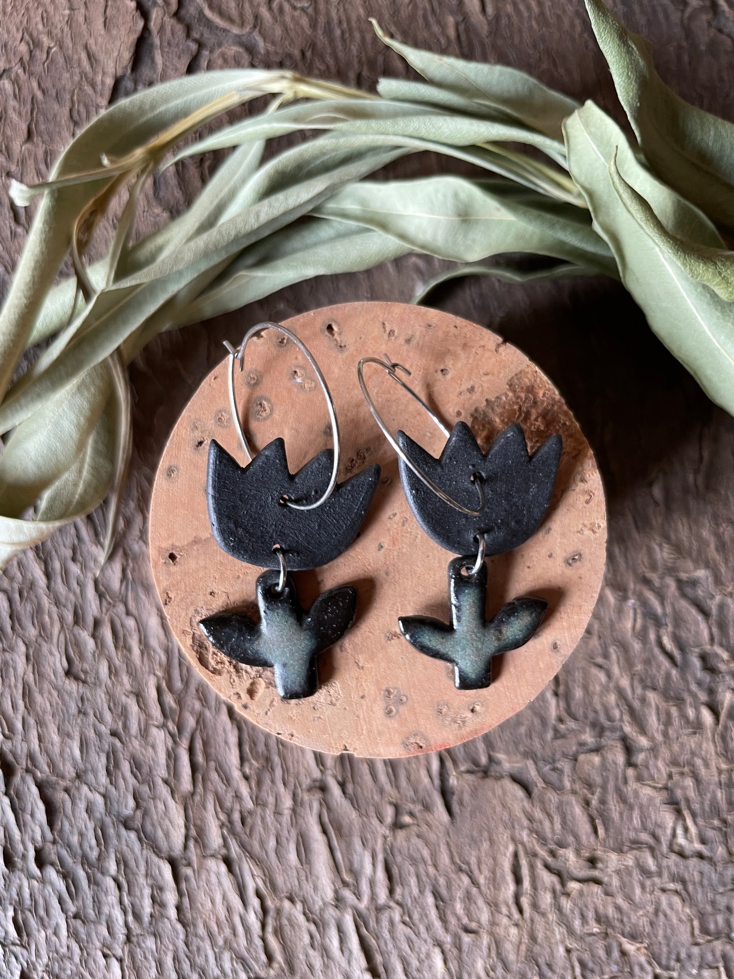 Orecchini tulip in porcellana, in nero.