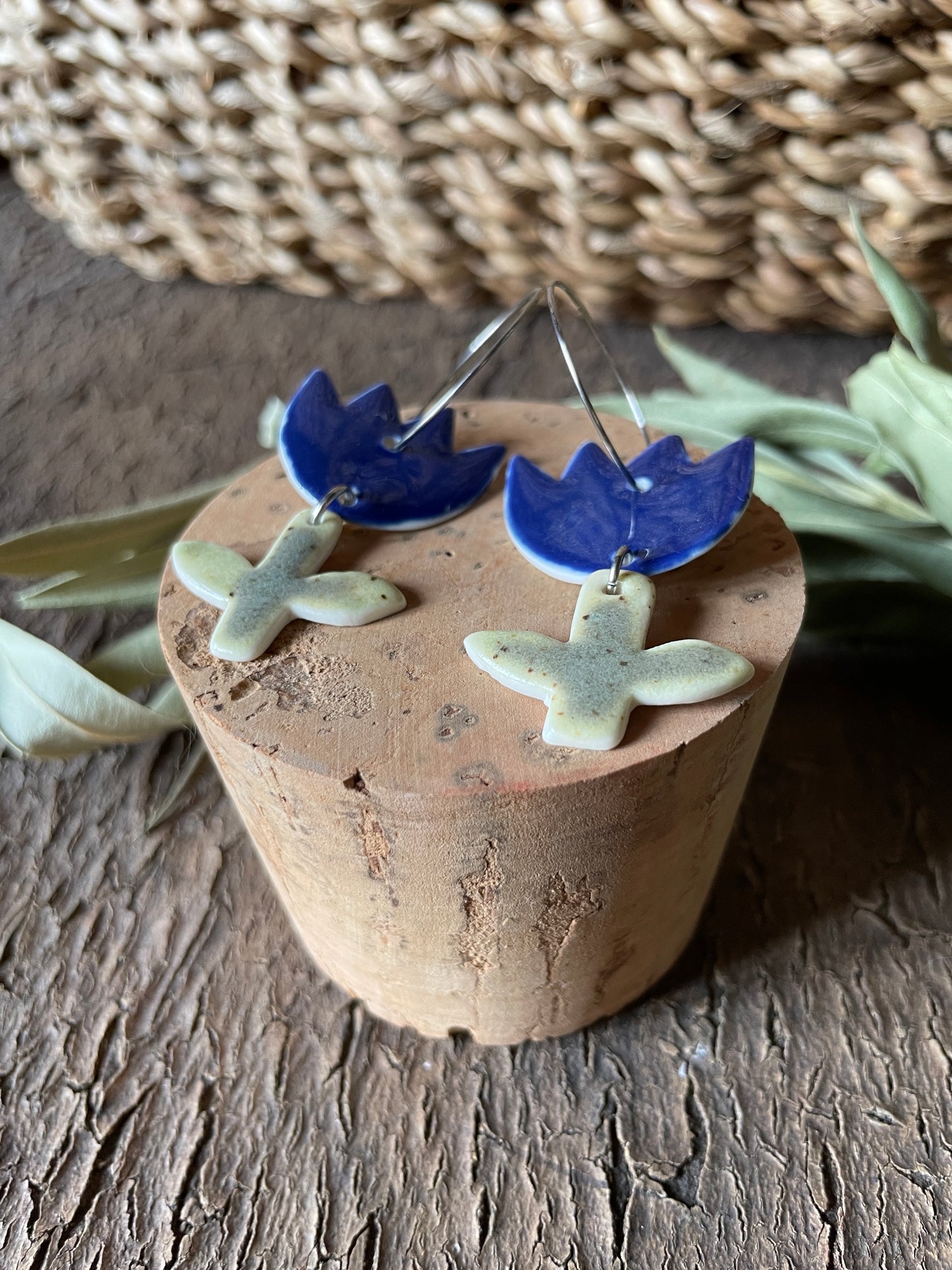 Orecchini tulip in porcellana, in blu.