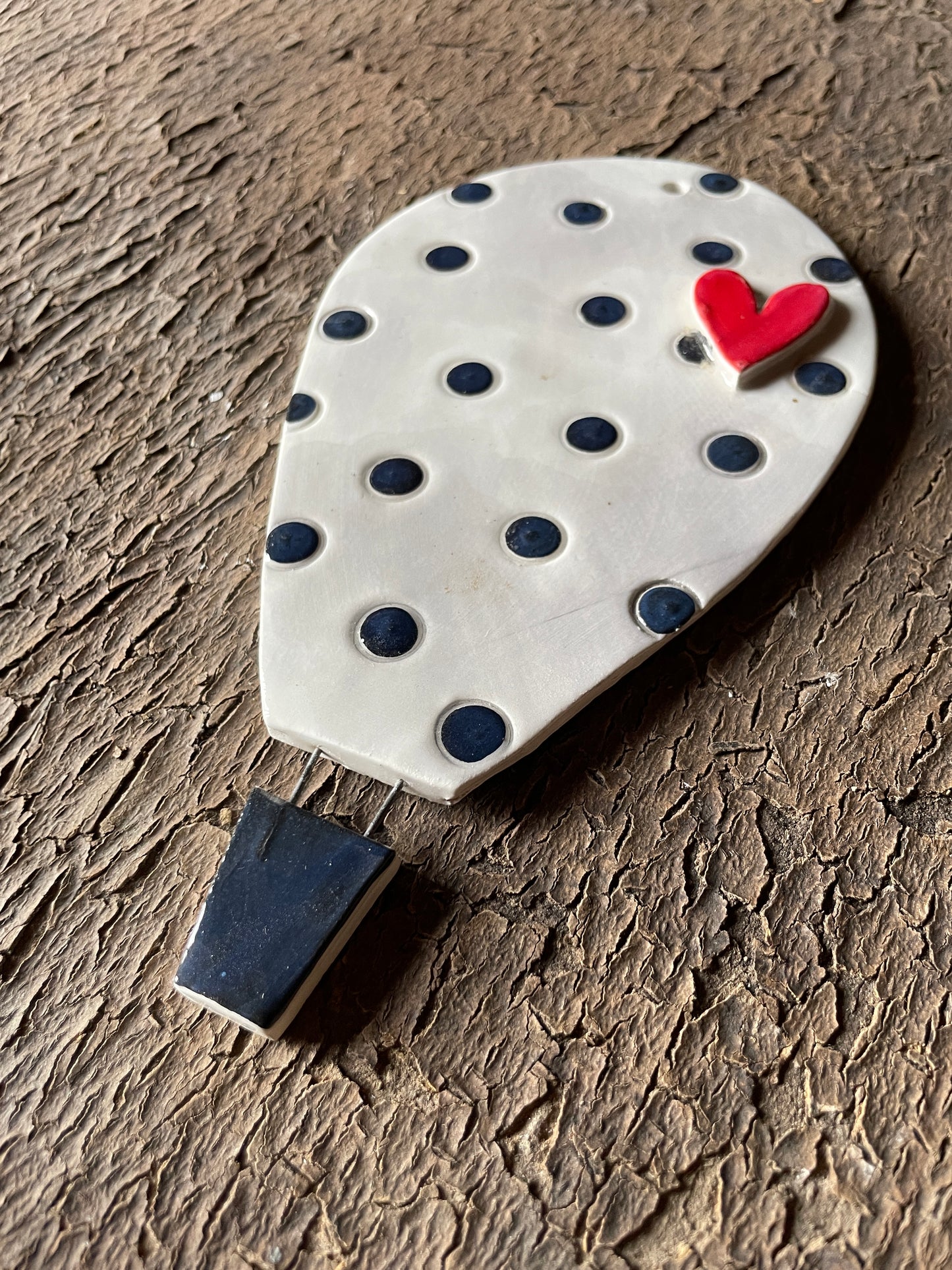 Mongolfiera grande pois neri e cuore