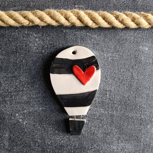 Mongolfiera piccola righe nere e cuore