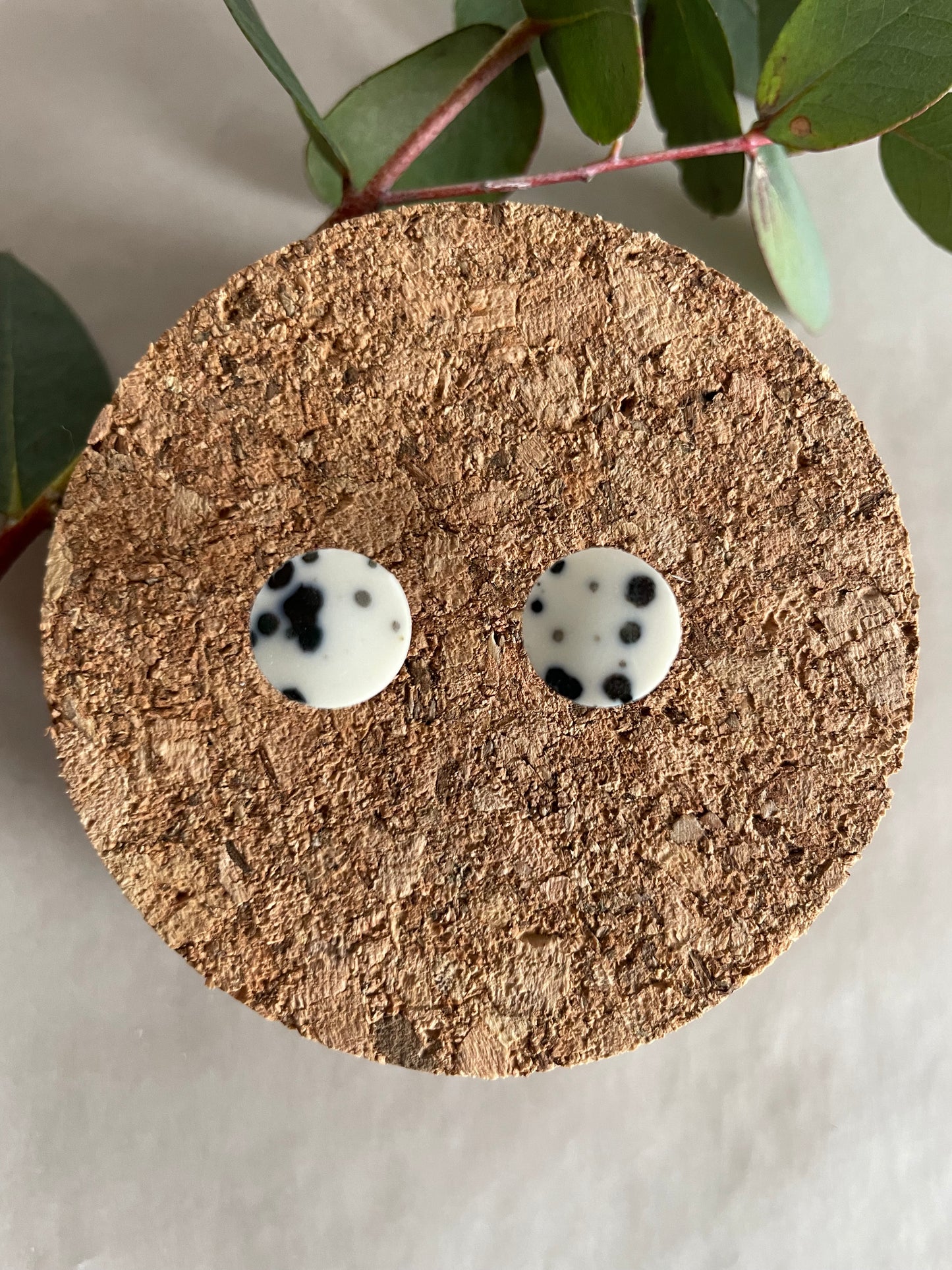 Orecchini basic porcellana e tracce nere (piccoli)