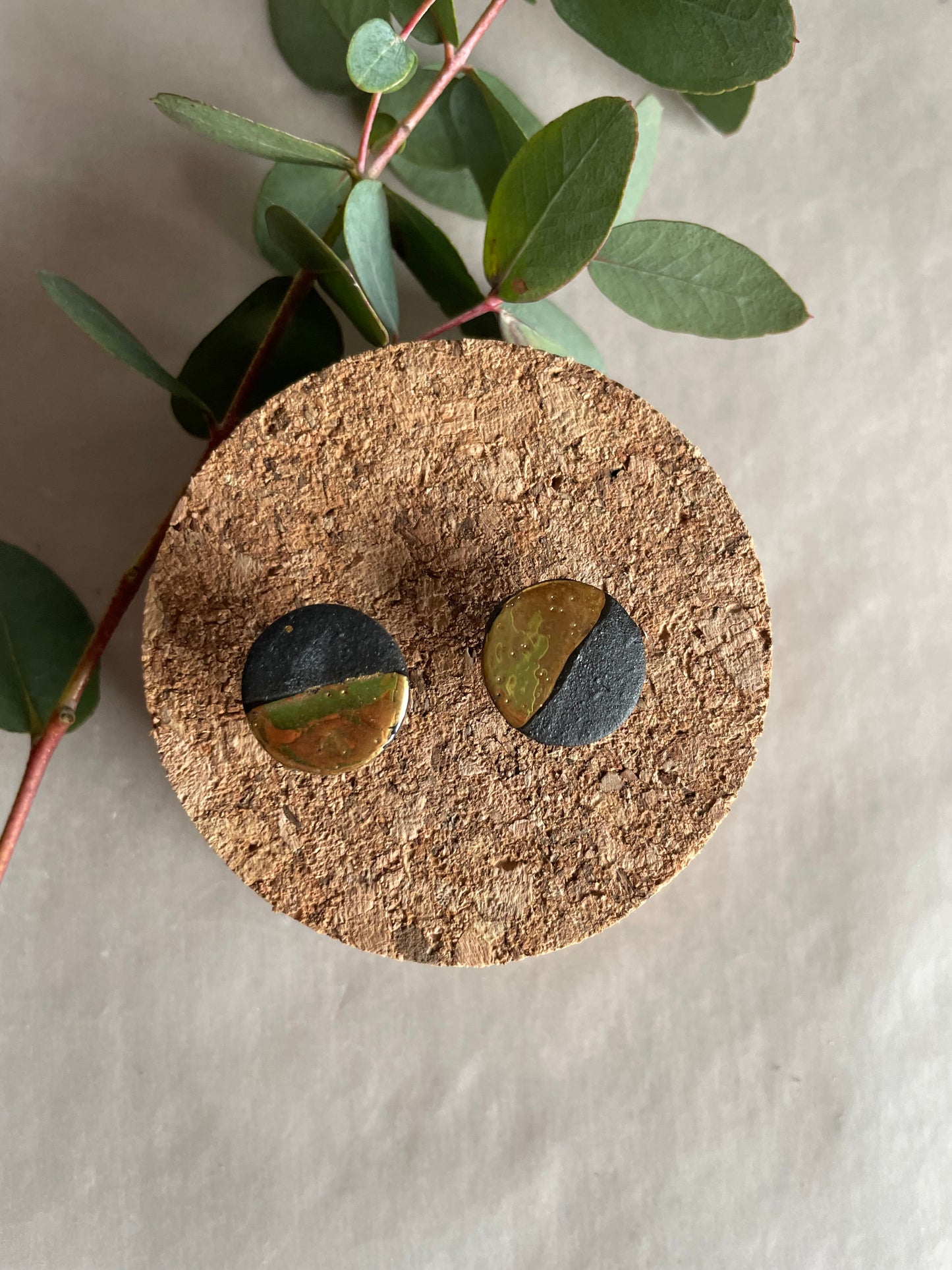 Orecchini “mezza luna” porcellana nera e oro