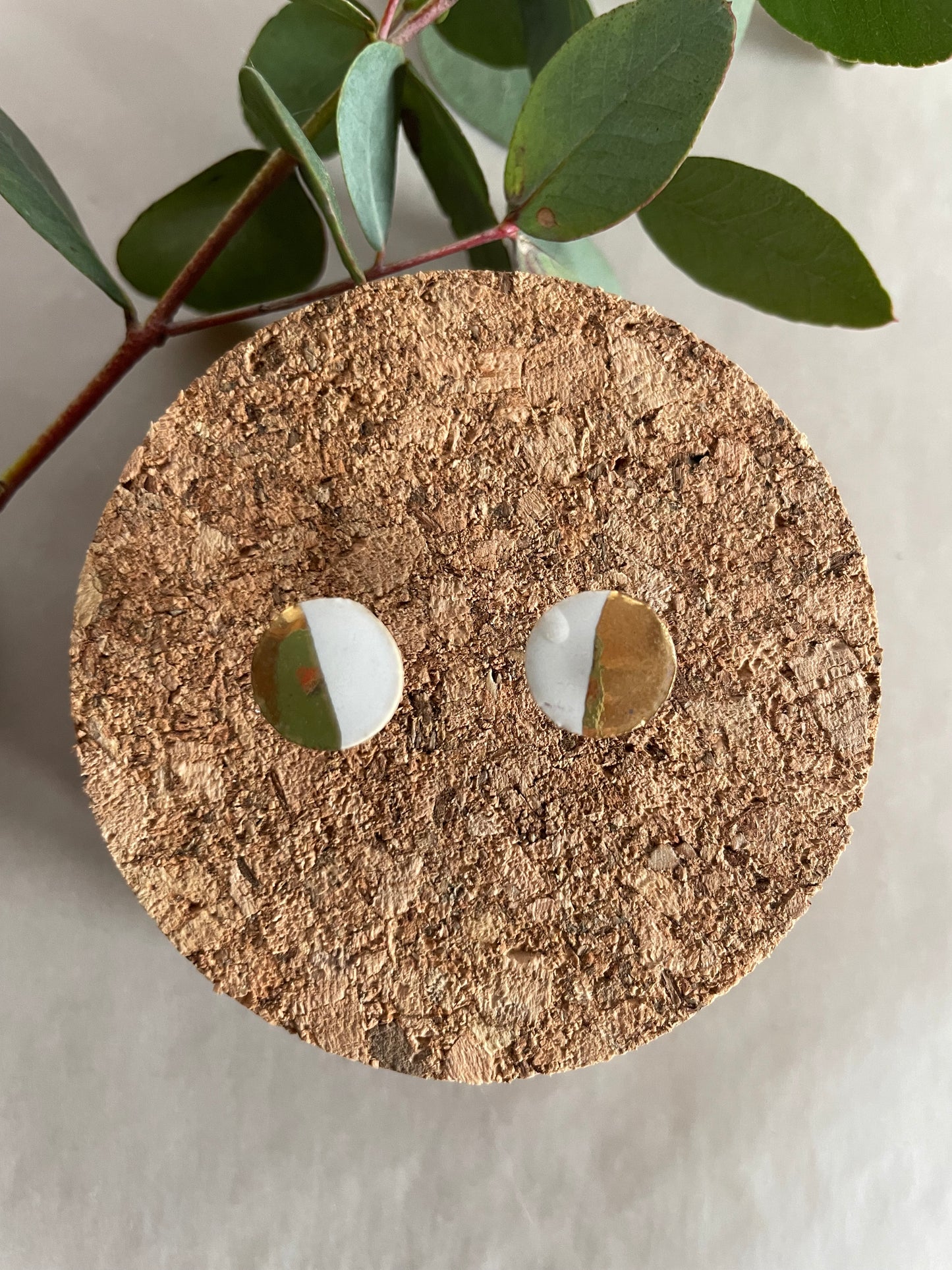 Orecchini Basic gres, smalto bianco mezzaluna oro (medi)