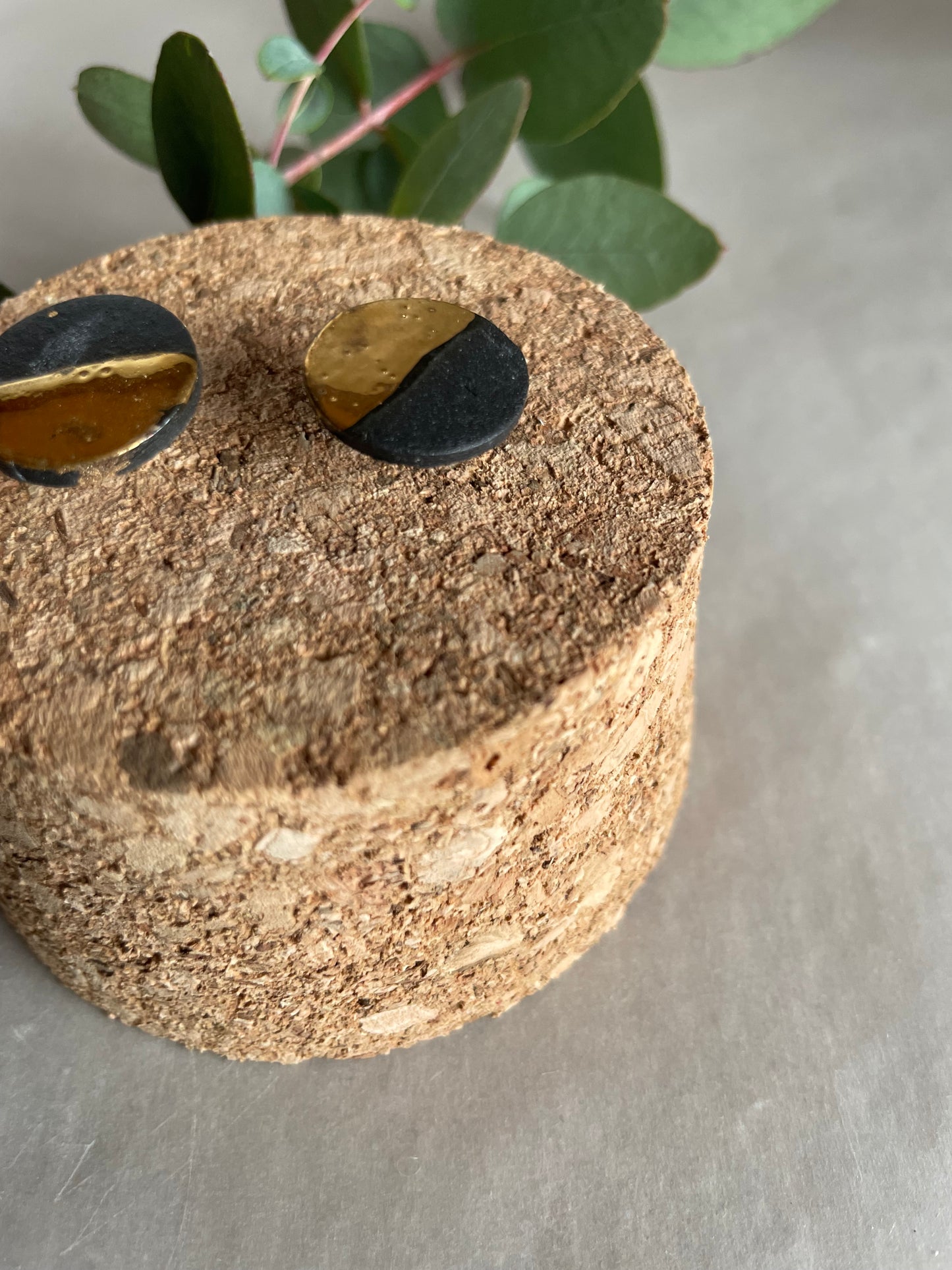 Orecchini “mezza luna” porcellana nera e oro