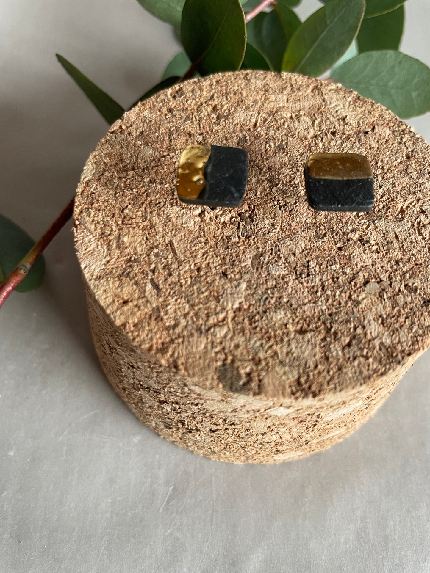 Orecchini “mezza luna” porcellana nera e oro(quadrati)