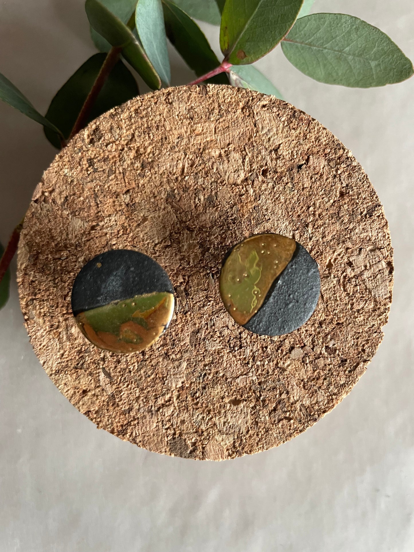 Orecchini “mezza luna” porcellana nera e oro