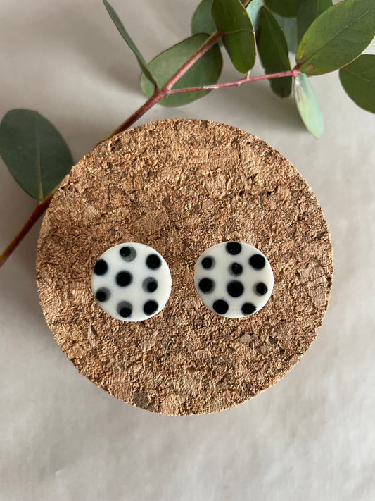 Orecchini basic porcellana e pois neri (grandi)