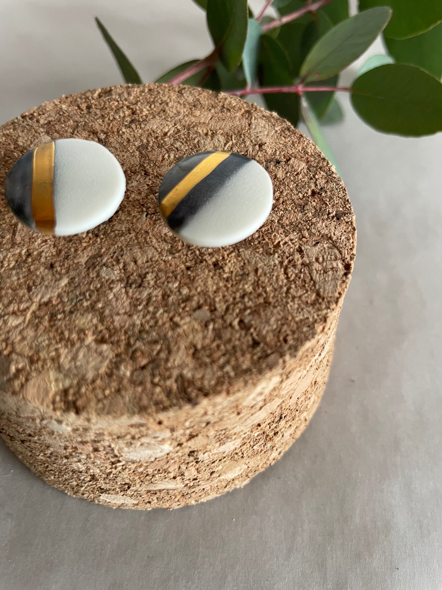 Orecchini basic porcellana “Classic” grigio e oro (grandi)