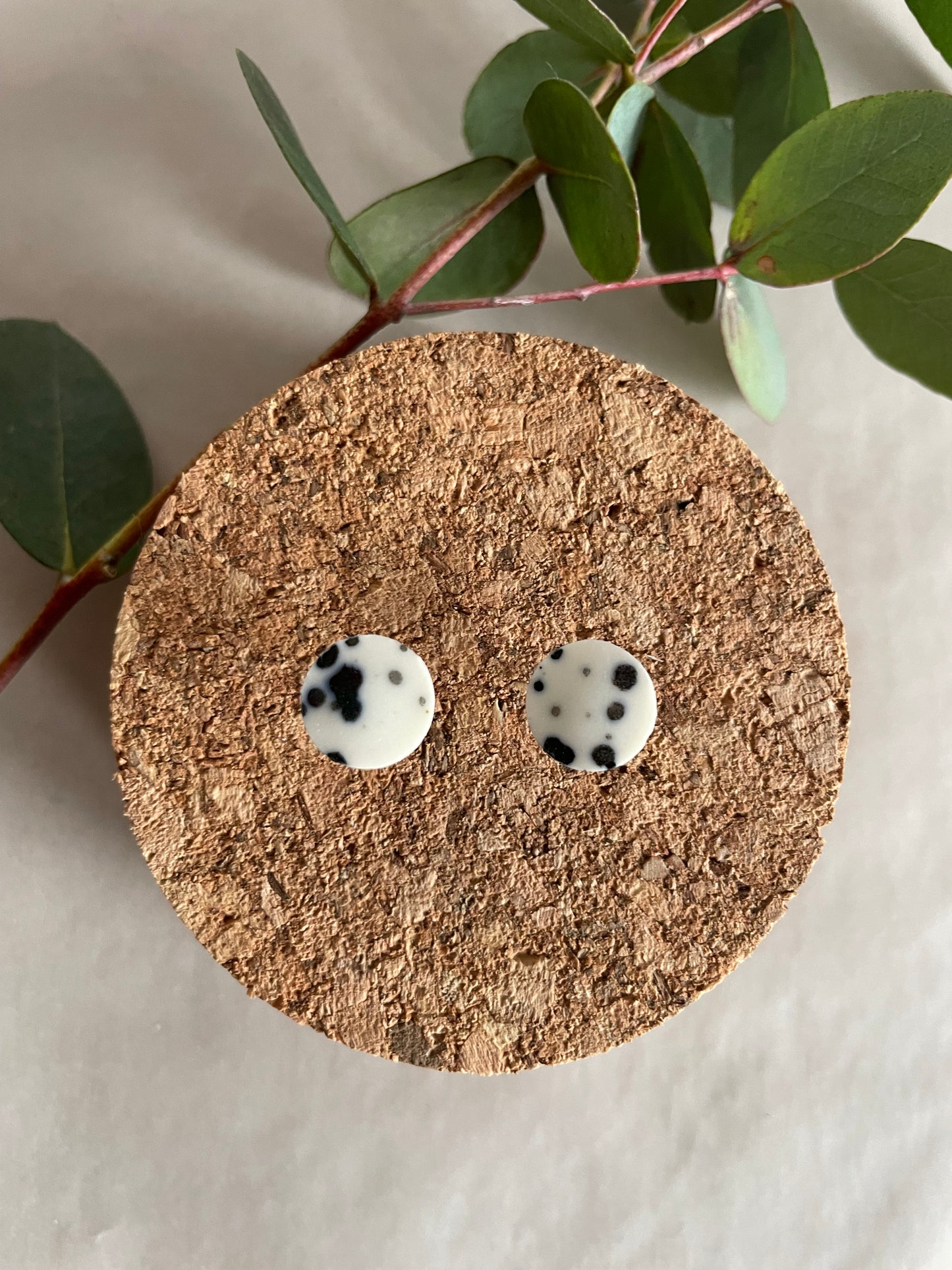 Orecchini basic porcellana e tracce nere (piccoli)