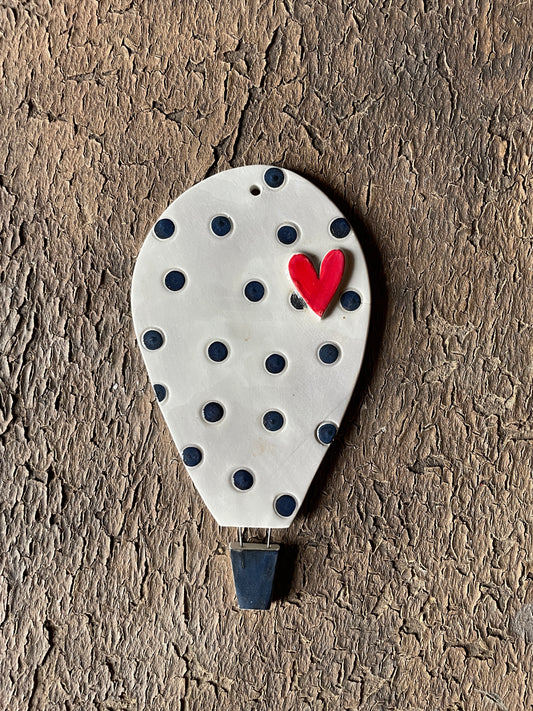 Mongolfiera grande pois neri e cuore