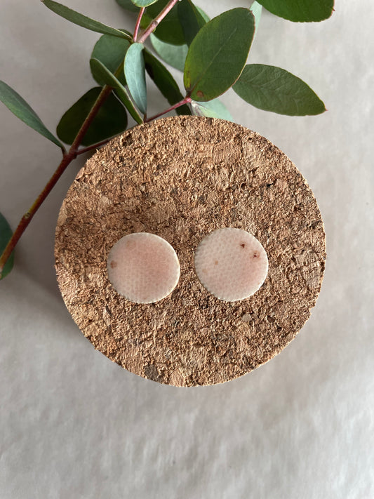 Orecchini basic porcellana e smalto rosa puntinato(grandi)