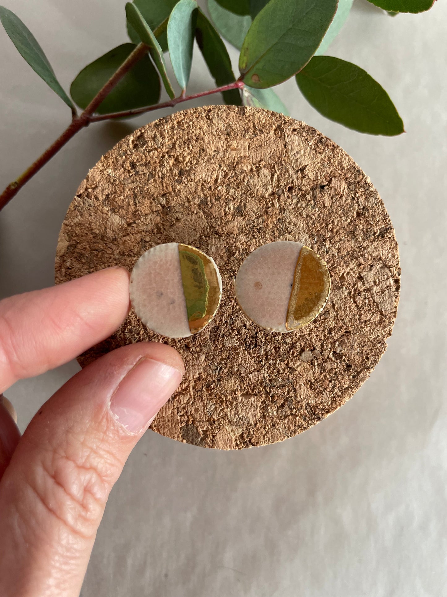 Orecchini Basic in gres, smalto rosa “mezzaluna oro”