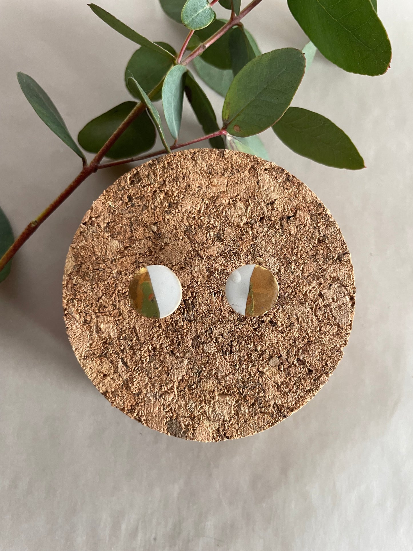 Orecchini Basic gres, smalto bianco mezzaluna oro (medi)