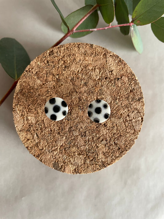 Orecchini basic porcellana e pois neri (piccoli)