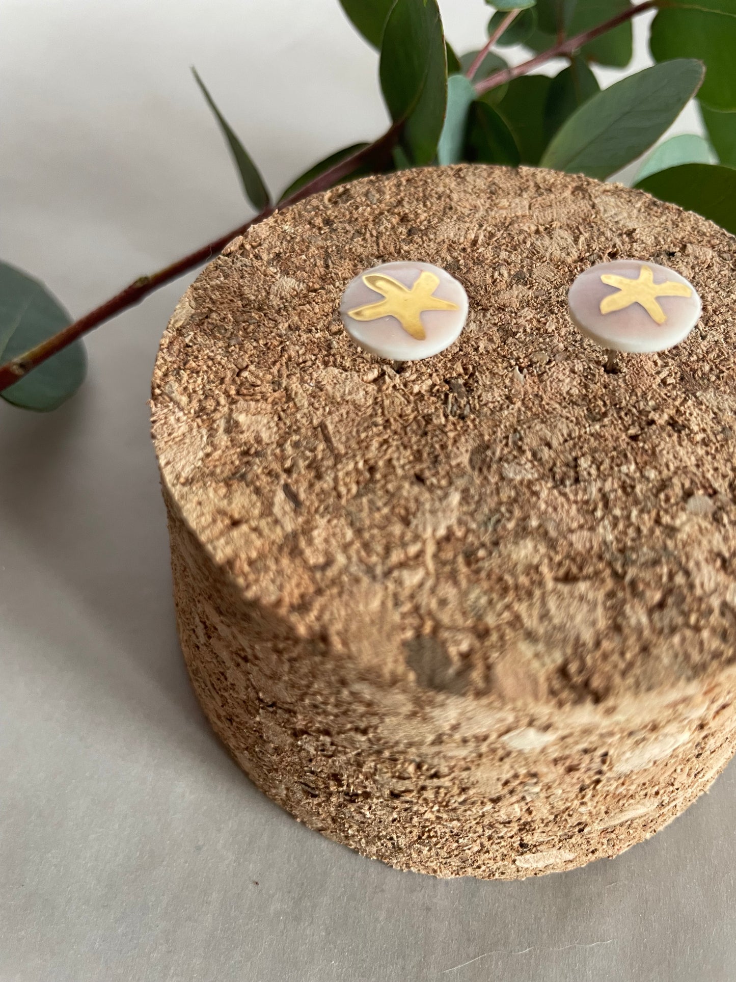 Orecchini porcellana, rosa e stellina oro(medi)